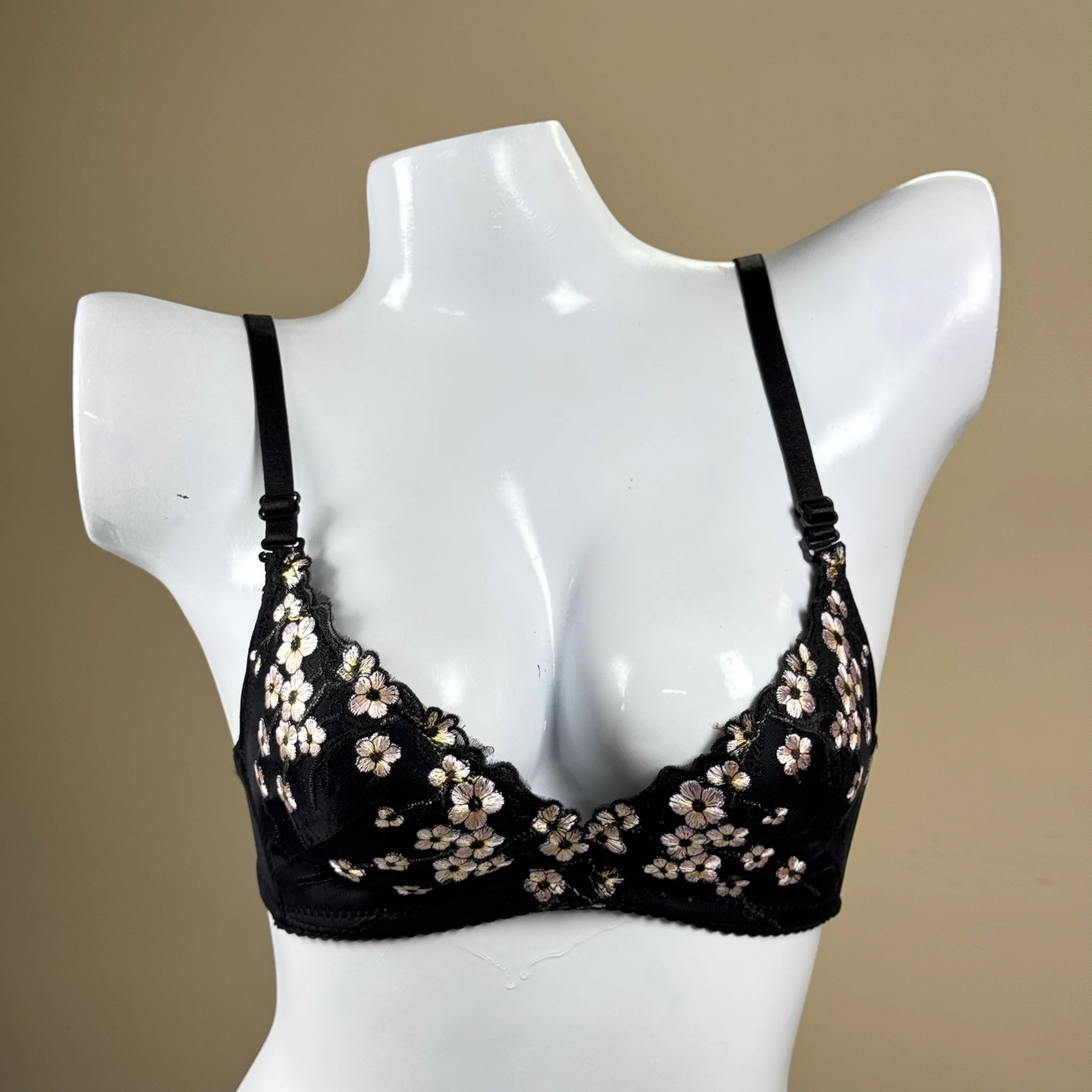 Bridal Embroidered Floral Bra with Light Foam – Elegant & Romantic
