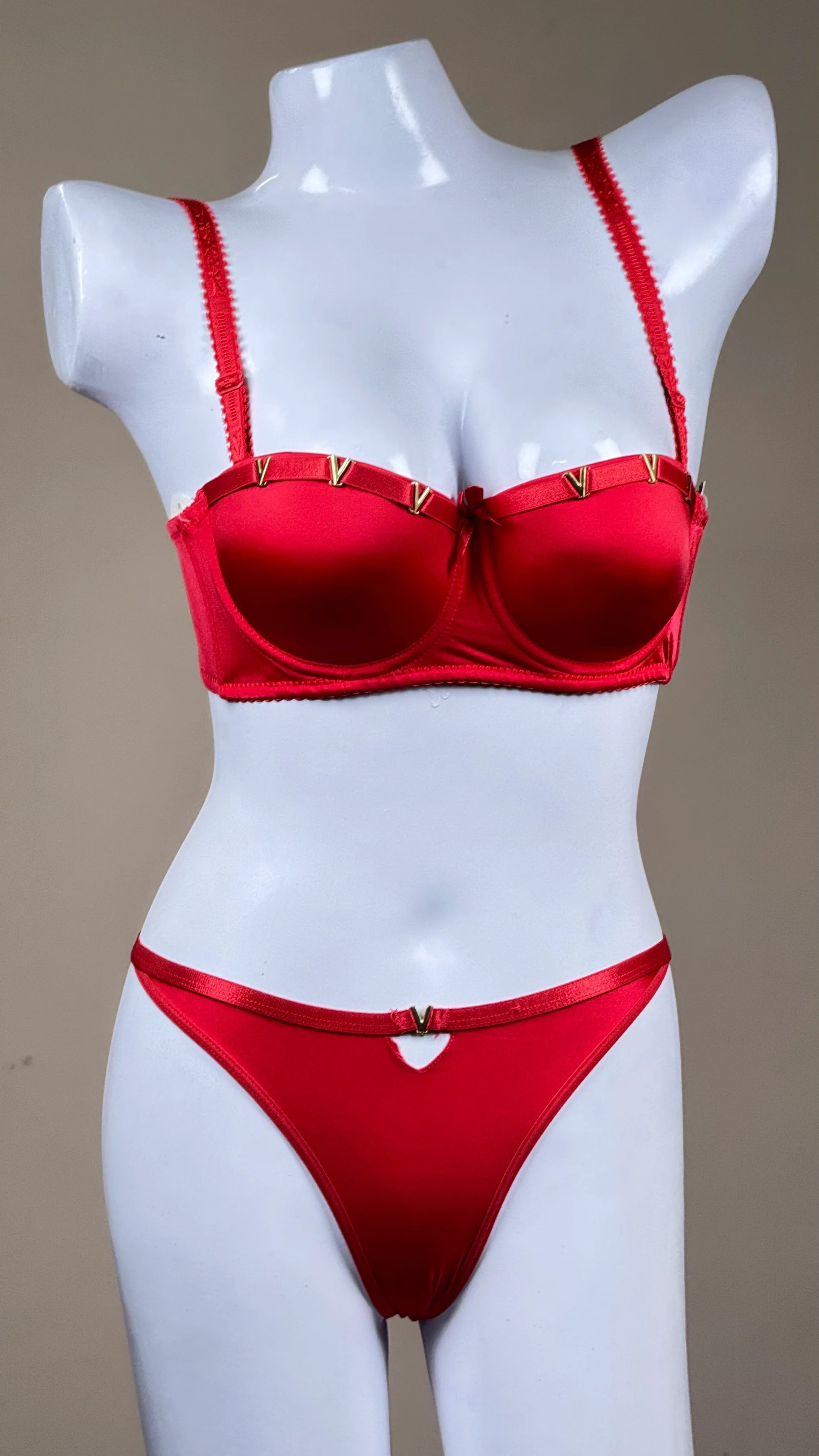 Premium Soft Thin Pad Bra Set with V-Buckle – Elegant & Comfortable