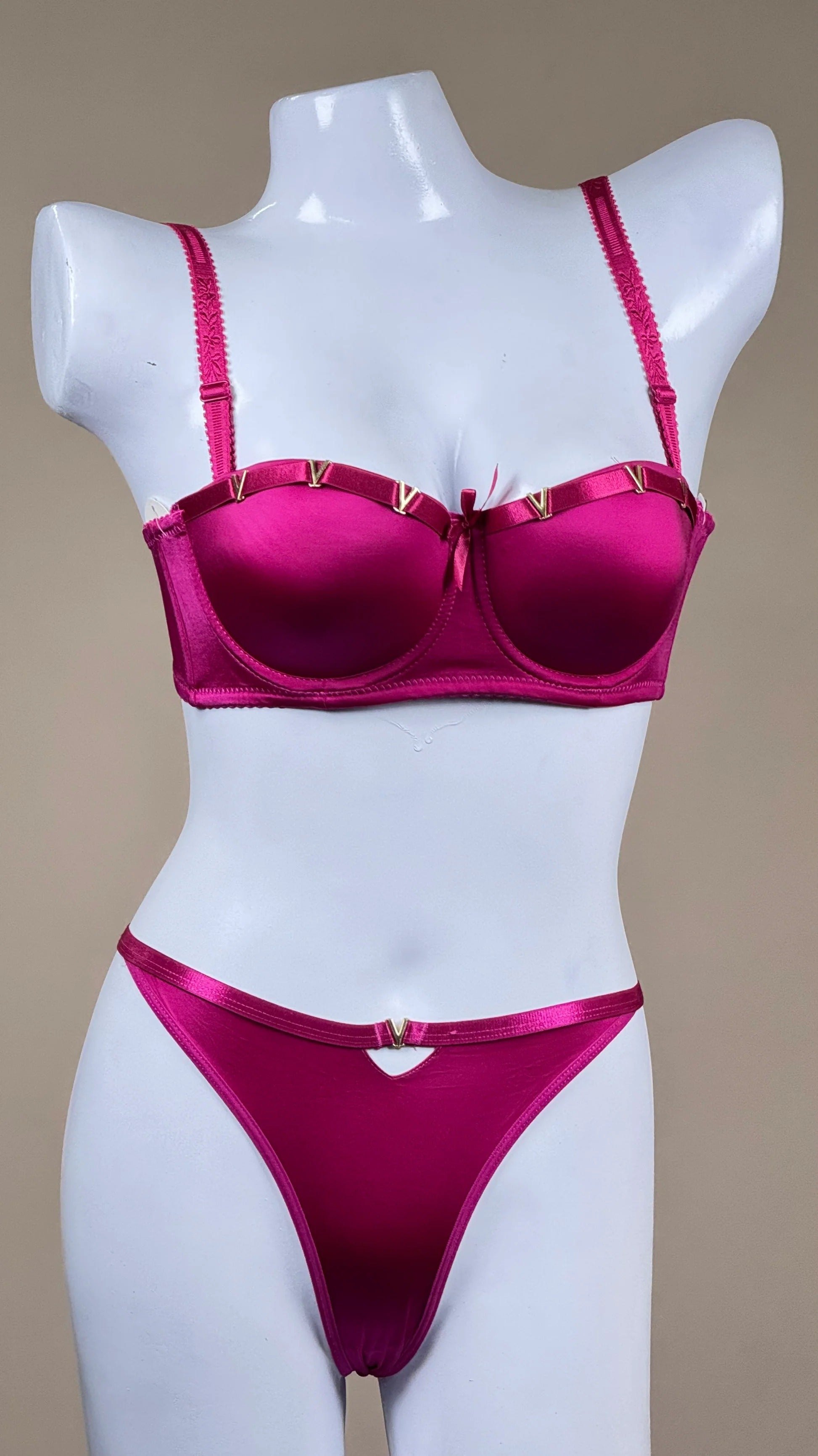 Premium Soft Thin Pad Bra Set with V-Buckle – Elegant & Comfortable