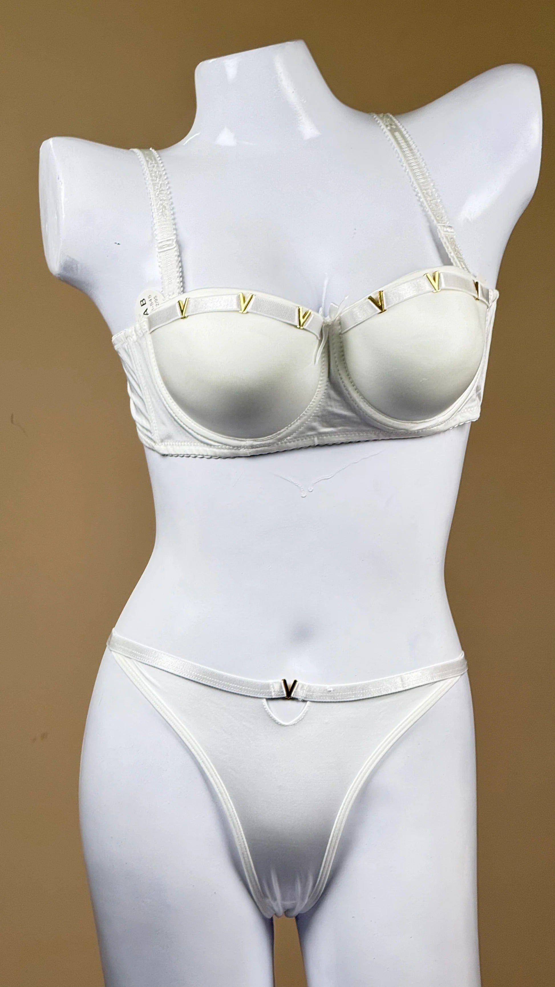 Premium Soft Thin Pad Bra Set with V-Buckle – Elegant & Comfortable
